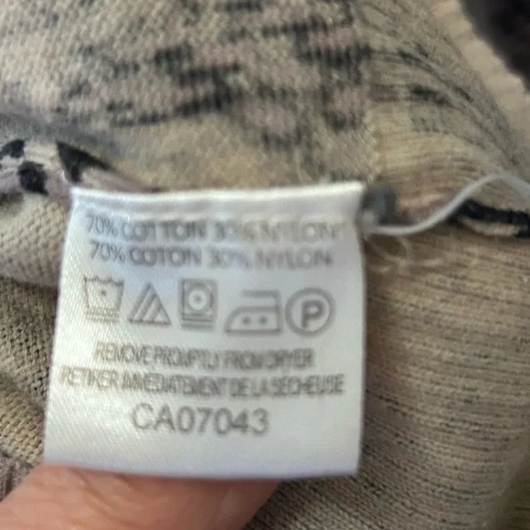 CYNTHIA ROWLEY sweater. - Picture 8 of 8